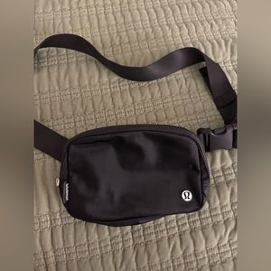 Lululemon Black 1L Belt Bag